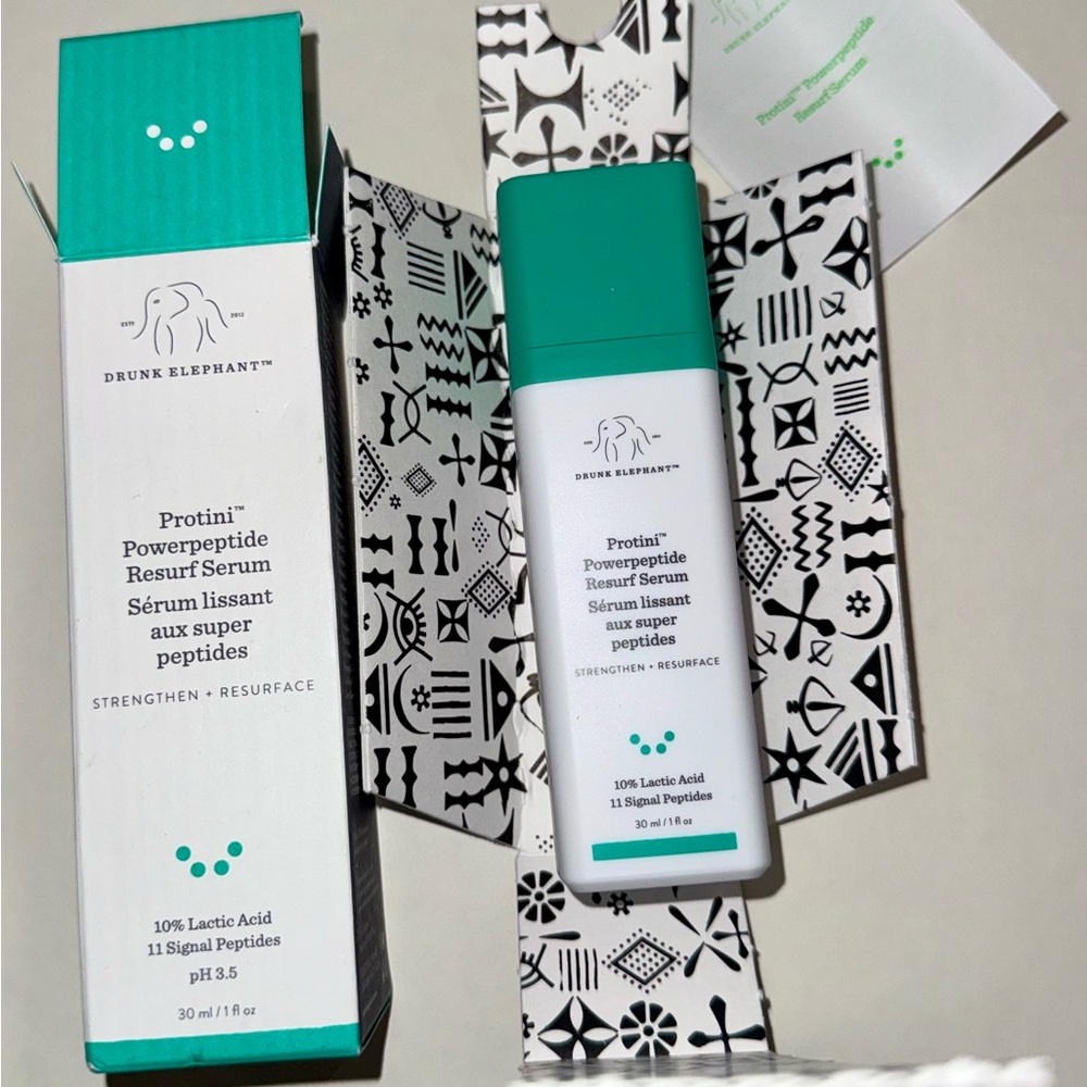 Drunk Elephant Protini Powerpeptide Resurf Serum - White and Green